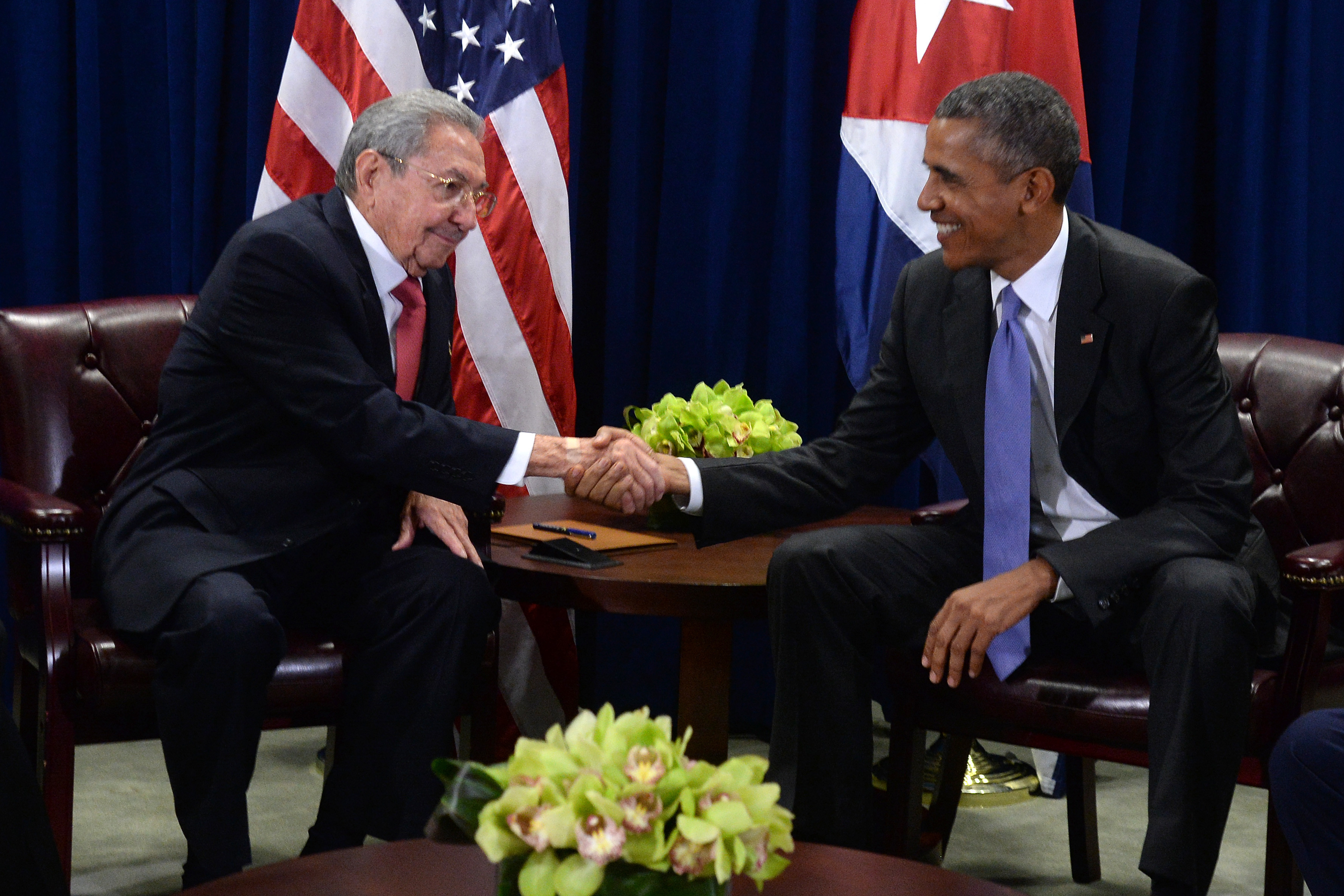 US President Barack Obama meets Cuban President Raul Castro
