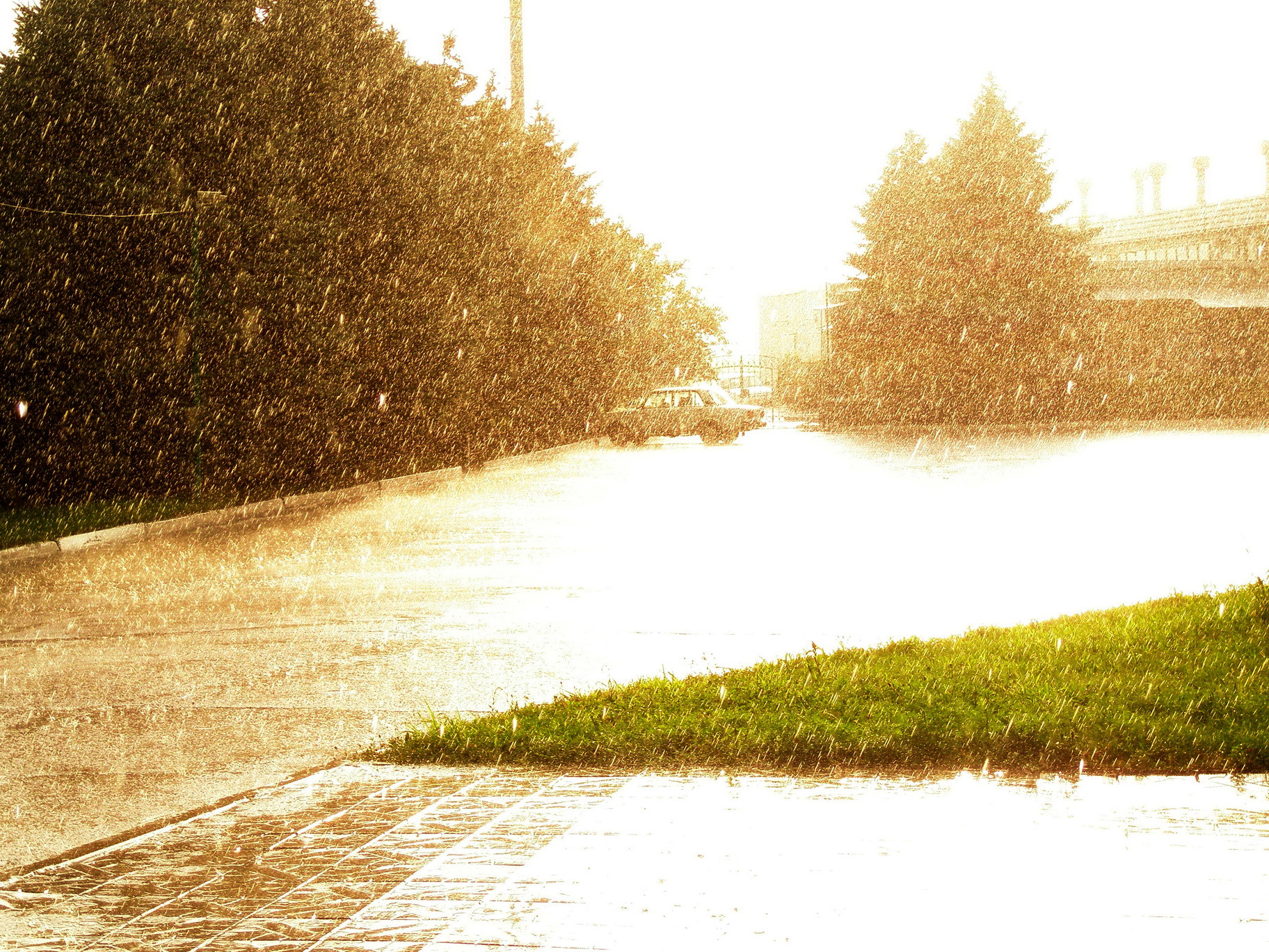 Солнце после дождя. Солнечный день. Солнце после дождя. Солнышко после дождя. Солнце и дождь в городе.