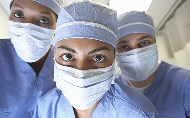 close_up_of_doctors_wearing_surgical_masks_BLD033635