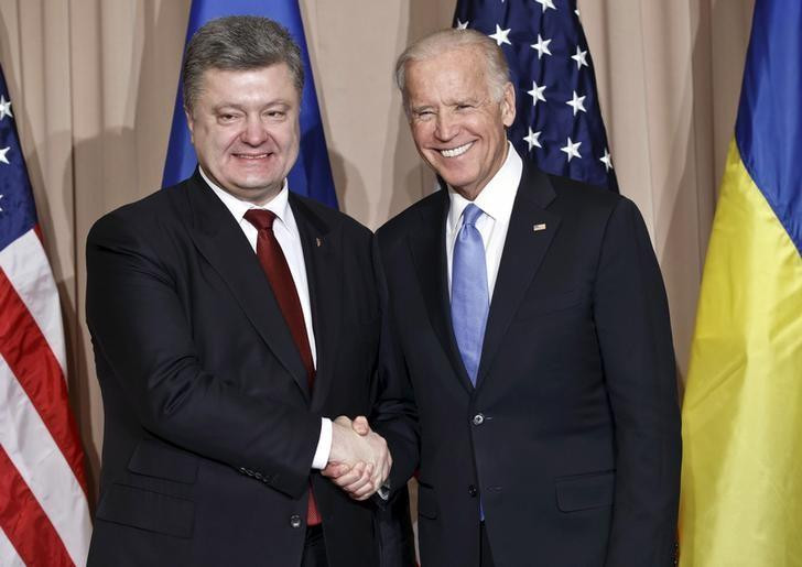 Ukraine's President Petro Poroshenko and U.S. Vice President Joe Biden pose for the media prior to meeting on the sidelines of the World Economic Forum in Davos, Switzerland