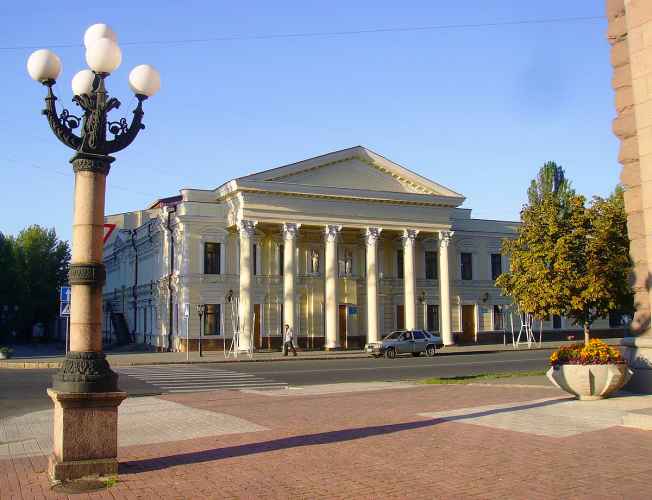 1200px-Mykolaiv._Russian_Drama_Theatre