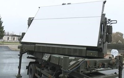 326073