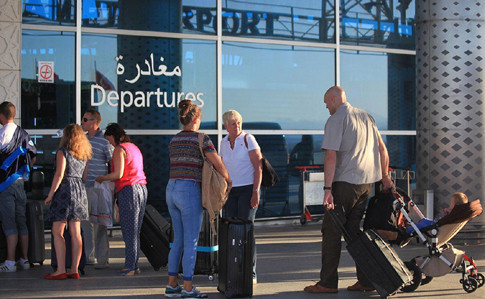 65ea3ac-tourists-at-enfidha-international-airport-in-tunisia-115 (3)