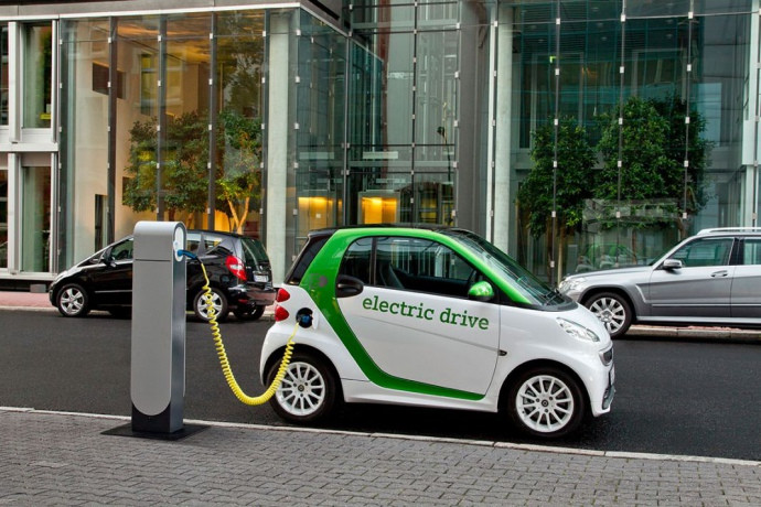 9557624-electric-cars