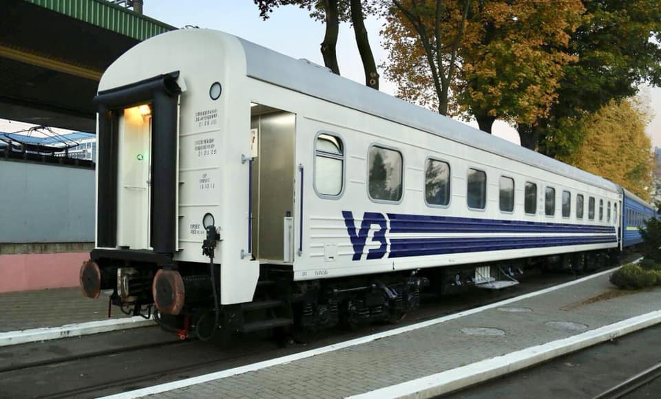 ukrzaliznitsya-train