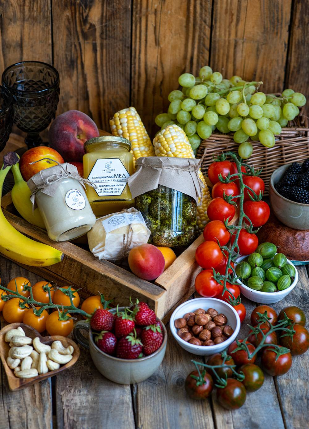 Доставка свежести. Овощи на столе. Свежие овощи в ящике. Fresco продукты. Овощи на столе красивые фото.