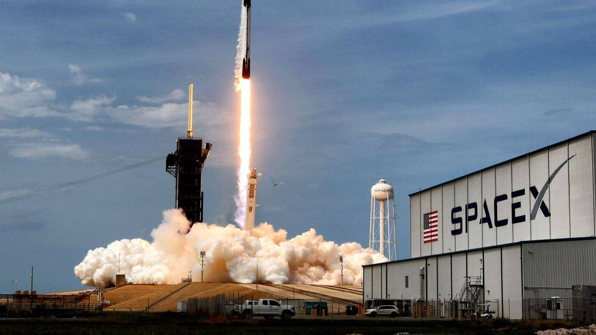 https___cdn.cnn_.com_cnnnext_dam_assets_200807181723-spacex-falcon-9-launch-restricted