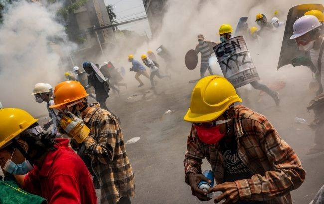 gettyimages_protesty_v_myanme2_1_650x410_1_650x410
