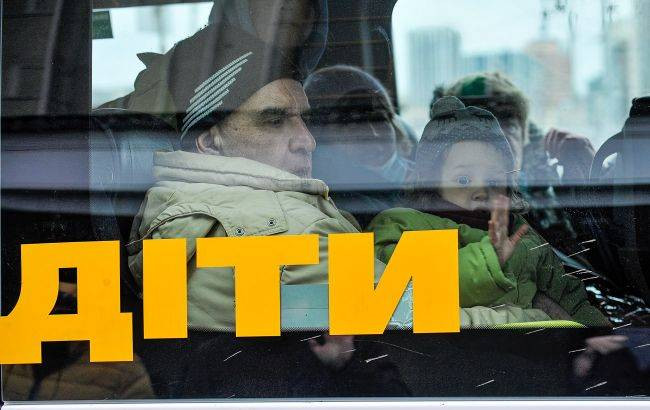 __evakuatsiya_diti_bizhentsi_pereselentsi_gettyimages_1239014642_1_650x410