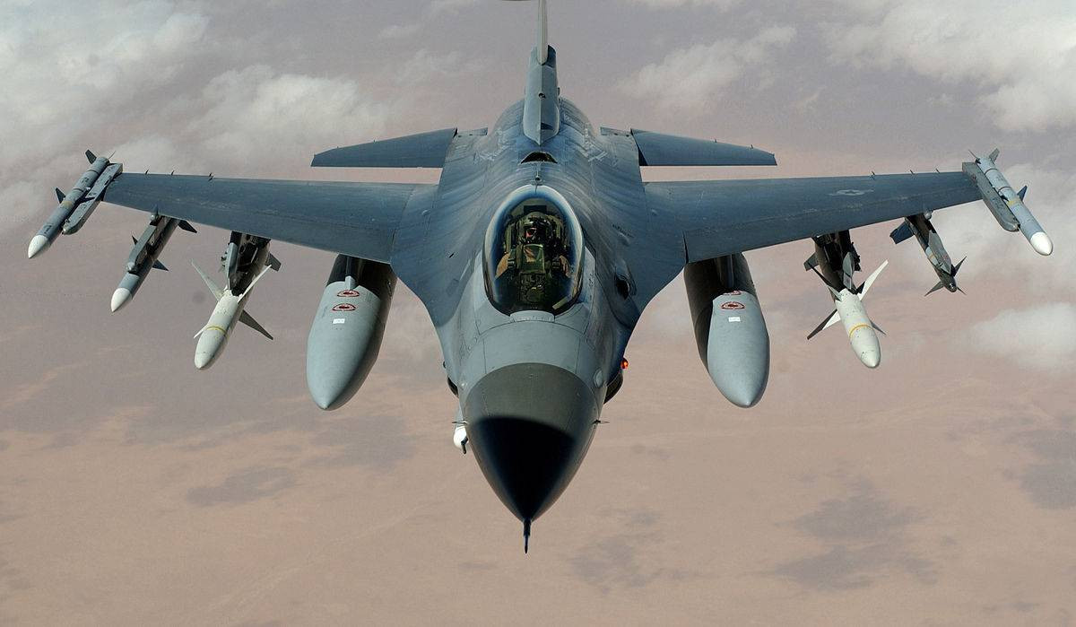 1200px-F-16_Fighting_Falcon