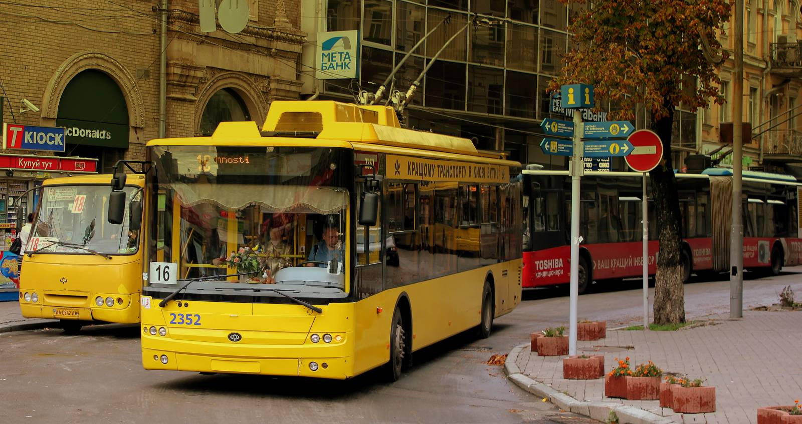 TROLLEY_BUSSES_KIEV_UKRAINE_SEP_2013_(9851823143)