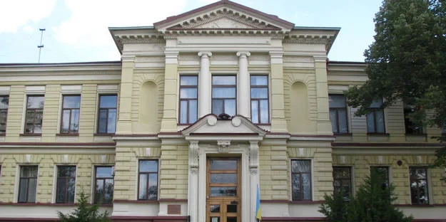 budivlja_okruzhnogo_sudu_nini_-_krajeznavchij_muzej_herson_lenina_vul._9.jpg