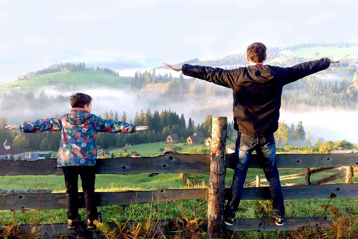 Vidpochynok_z_ditmy_v_Karpatah_Hutir_Tyhyi