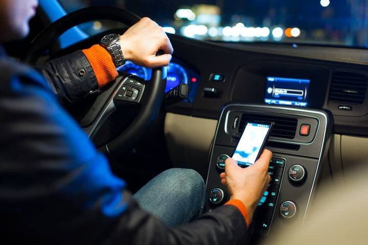 distracted-driving-4-720x720